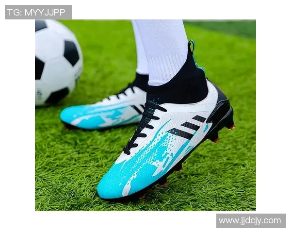 中国足球鞋首次亮相国际赛场 传奇球星亲身穿戴展示品牌魅力