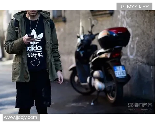 足球球星带耳机街拍潮流时尚展现个性与魅力 足球球星带耳机街拍潮流时尚展现个性与魅力