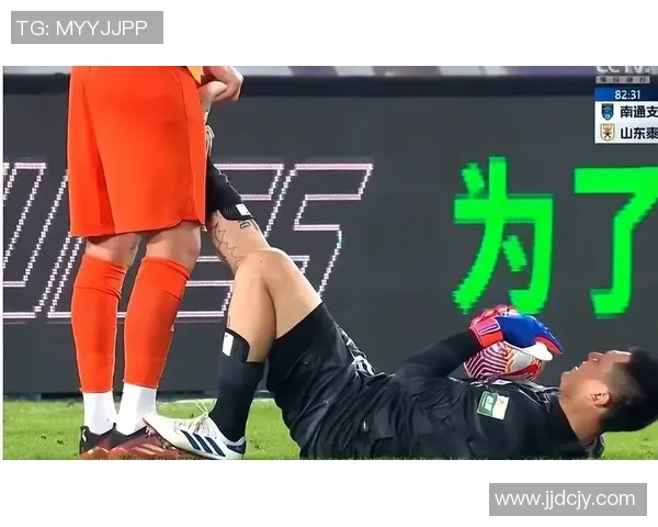 足坛巨星激情瞬间两大男人当众亲嘴震惊球迷热议不断